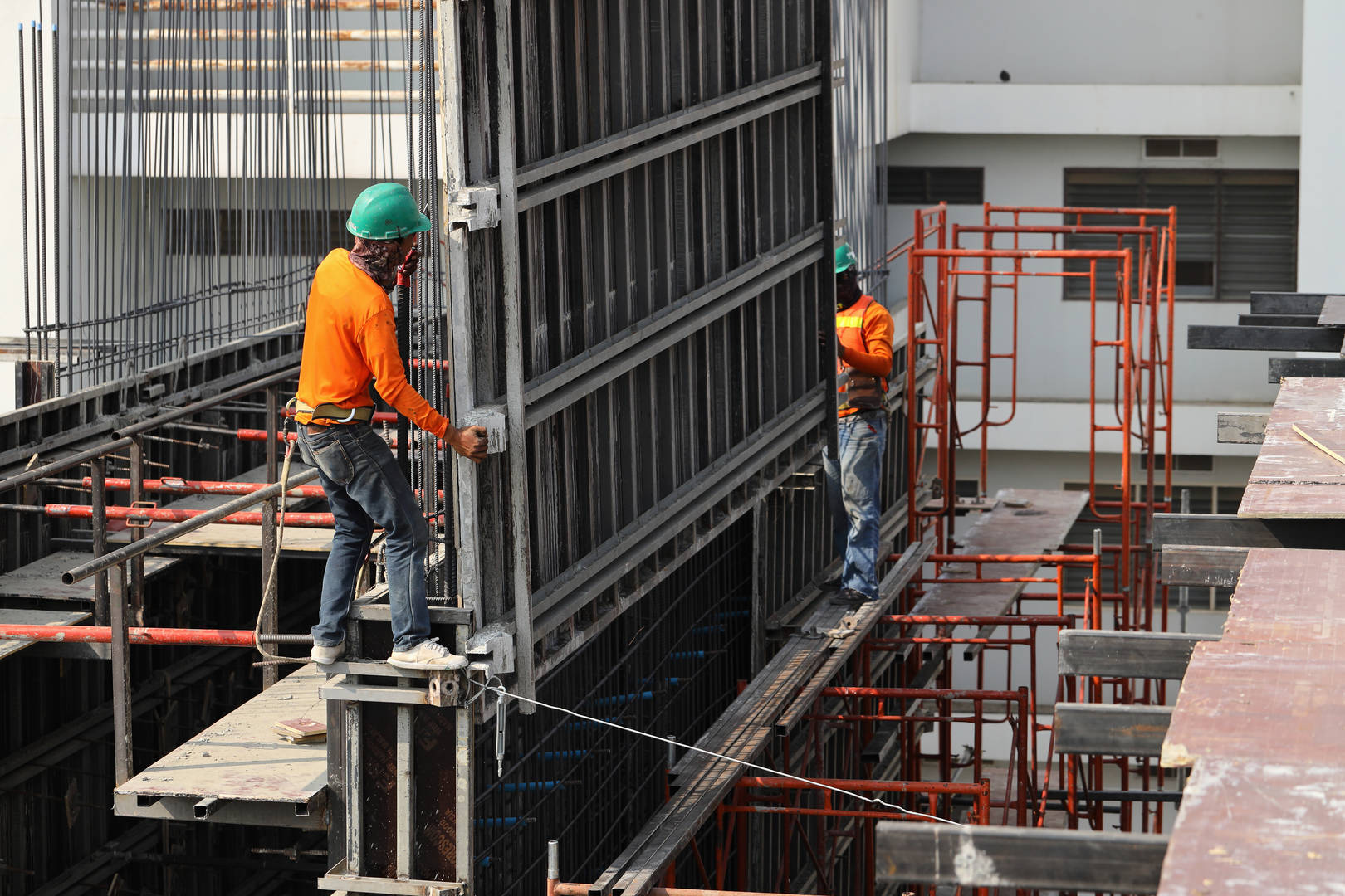 construction-workers-are-working-tall-buildings-build-buildings